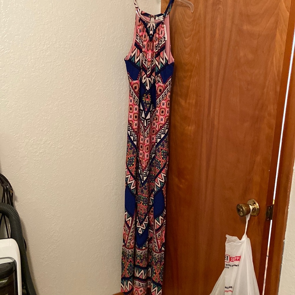 Maxi dress size large. NWT.